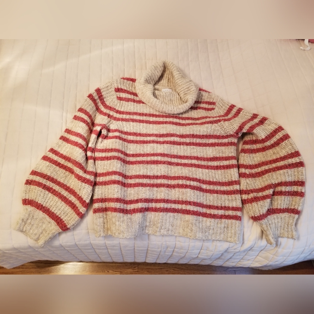 Womens 5 Sweater bundle